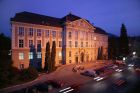 miniatura Die Montanuniversität Leoben bei Nacht